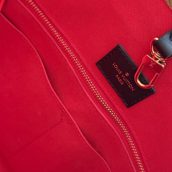 Reverse Monogram Giant Onthgo MM - Picture 5 of 5